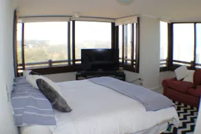 Beautiful view, steps from the beach and spacious. - Image 3