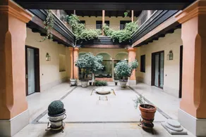 Stunning Upscale Inner Courtyard - Image 5
