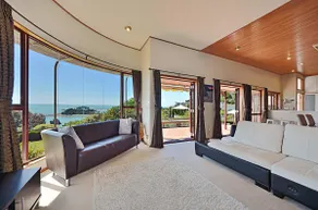The Cliffs - Nelson Waterfront Home - Image 3