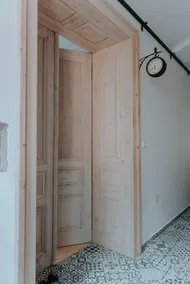 Quiet apartment on Liberation Square - Image 5