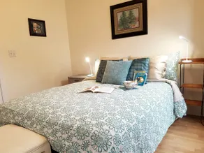 Clean Urban retreat in central downtown location - Image 2