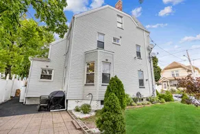 Charming 4R Boston home w/parking, 5 min to Casino - Image 2