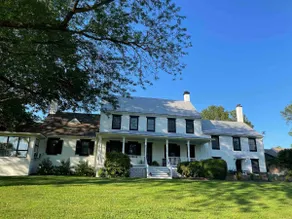 The Colonial Farmhouse with Private Boat Rental - Image 5