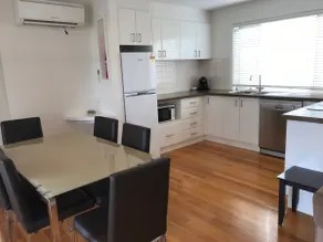 Port Campbell Parkview Luxury 2 Bedroom Apartment - Image 2