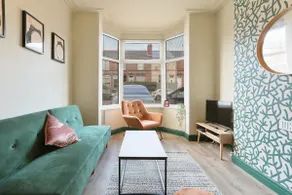 Spacious House | Ideal for Groups | Free Parking - Image 4