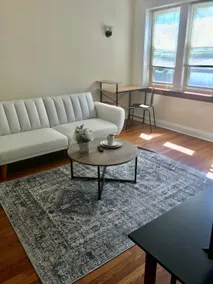 Entire city Apartment with free street parking - Image 3