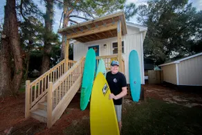 The Boardroom Surf House • Walk 2 Sound • King Bed - Image 3