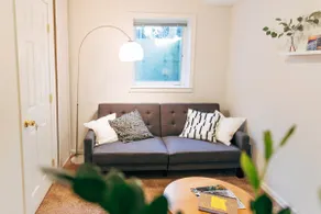 Cozy 1 Bedroom Guest Suite in Great Location - Image 3