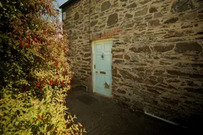 Seaside farmhouse with huge gardens - Image 4