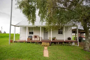 The Little Wall House - Image 3