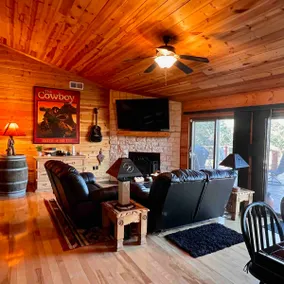 Texas Hill Country Cabin Escape On Medina River - Image 5
