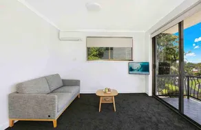 Hotelesque room with stunning Coastal views! - Image 3