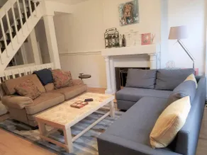 Tons of space! Train to center city blocks away! - Image 2