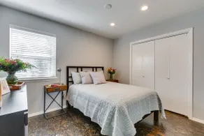 Carmen Campus-close 2bed luxury-4 - Image 4