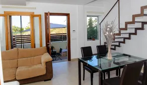 Duplex in a quiet area - Image 4
