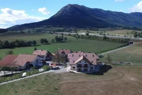 Apartment with mountain view - Image 2
