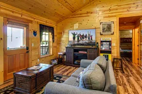 Cozy Private Cabin! 3BD2Bath/Hot Tub/GSM/Lake/Pool/Pet-friendly/Gated community - Image 5