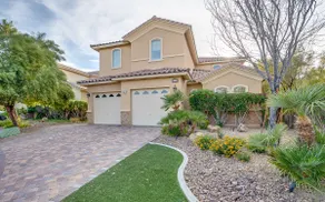 Luxury 3 Bed / 3.5 bath Residence with Sparkling Heated Pool - Image 4