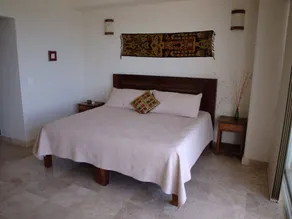 Oceanfront condo with 2 bedrooms, parking - Image 5