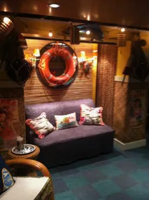 Tropical Bungalow Getaway in Quiet Neighborhood - Image 2