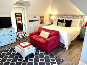 The Rebel Roost Carriage House Studio - Image 3