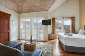 2 Bedroom Double Story Villa with Lake Views - Image 4
