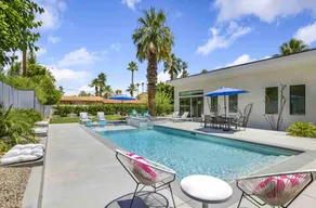 A+ Location. Quiet, Chic & Private. Near Downtown - Image 4