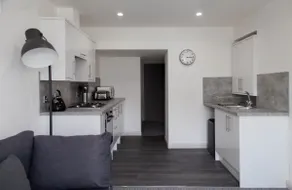 Stunning 2 bed apartment with sea views, Penzance - Image 2