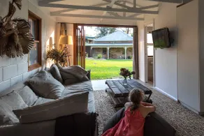 Historic Cottage Bundeena – Steps to Beach & Park - Image 2