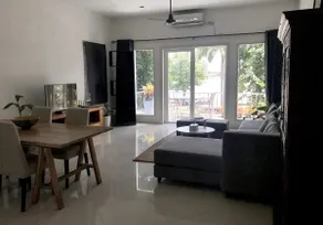 Beautiful Riverfront Apartment - Image 5