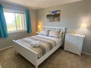 Beautiful Lake & City View - Suite - Image 5