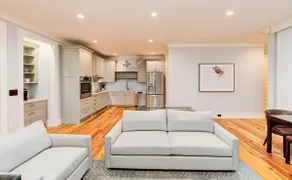 Deluxe 2 BR Suite w/ Piazza - Steps to King St. - Image 4