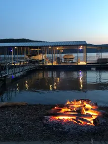 Large home on a flat lot. Private dock and ramp - Image 2