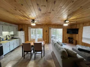 Cozy Cottage with 20 acres - Image 5