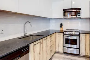 Urban and Historic Loft on Grande-Allée - Image 5