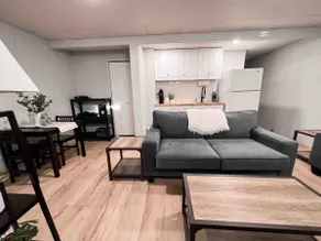 Cozy 1 Bed 1 Bath Suite w/ Kitchenette - Image 2