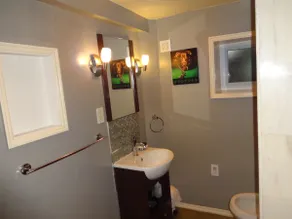 Luxurious one bedroom apartment in a quiet area. - Image 3