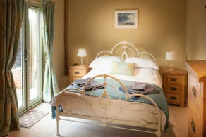 Pheasant Lodge rural Norfolk, hot tub, games room - Image 4