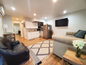 Private One Bedroom + living room Unit(1Q,2T beds) - Image 2