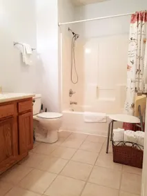 Central Location. Very comfy & clean with view. - Image 5
