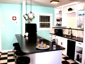 Retro 1950's Bungalow 1.1 miles from Magnolia Market - Image 3