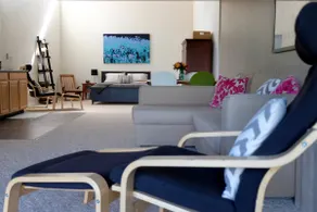 Peaceful studio apartment with lake views. - Image 3