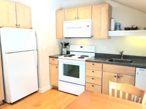 Max's Roost ~ Apt. 4 - Image 3