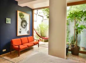 Contemporary Art Flat in Centre - Image 5