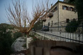 Levantes Mansion - Image 2