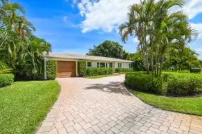 Tropical Boutique Pool Home - Image 4