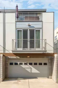Uptown Townhouse, Rooftop Terrace, 3 Story, 2 Bed - Image 2