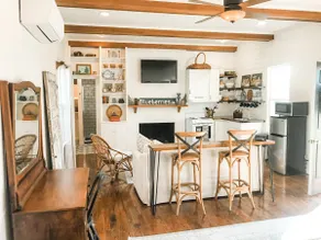 Charming Cottage w KING Bed 1m To Downtown - Image 2