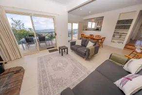Lakeview - Spacious Home with Breathtaking Views - Image 3