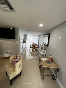 Comfy and clean 2 bedroom/1 bath apartment :-) - Image 5